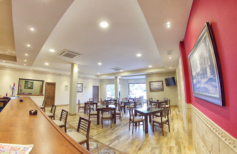 HOSTAL GARLU 37/41