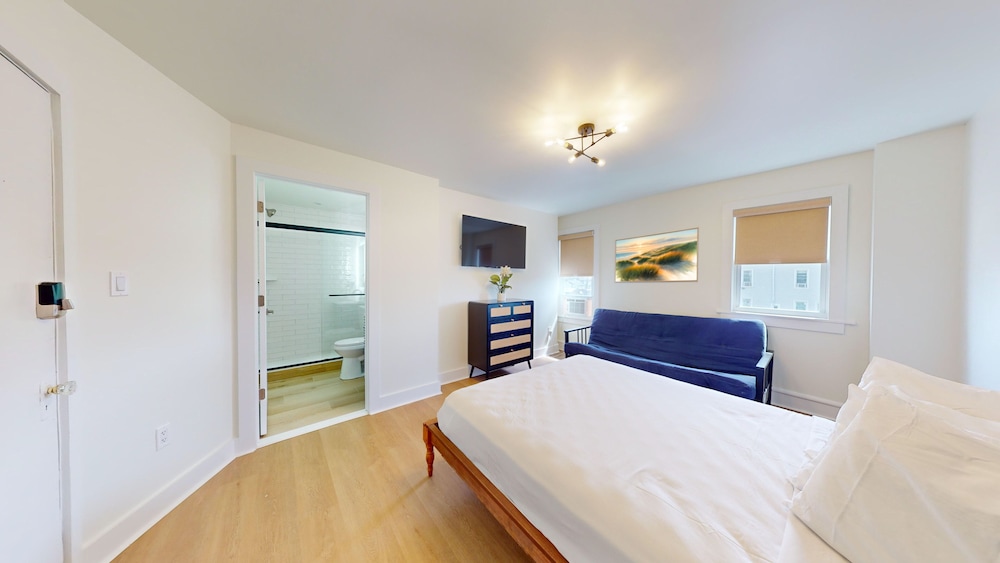 Ocean Breeze Hotel 6/61