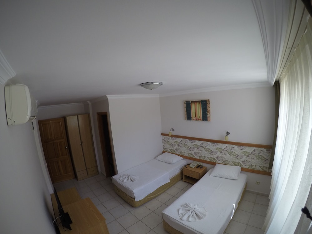Gunay Hotel 9/37