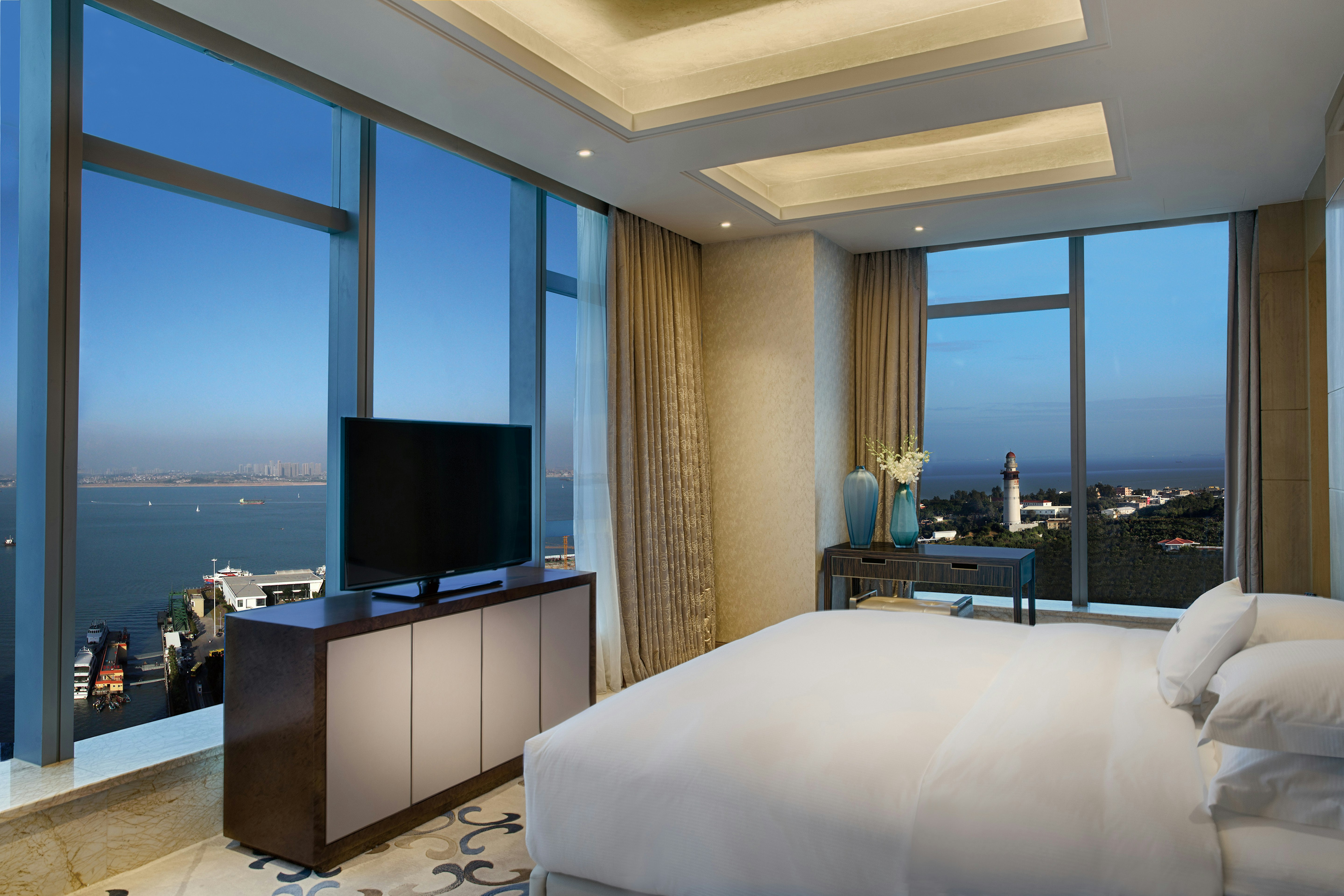PRESIDENTIAL, SUITE