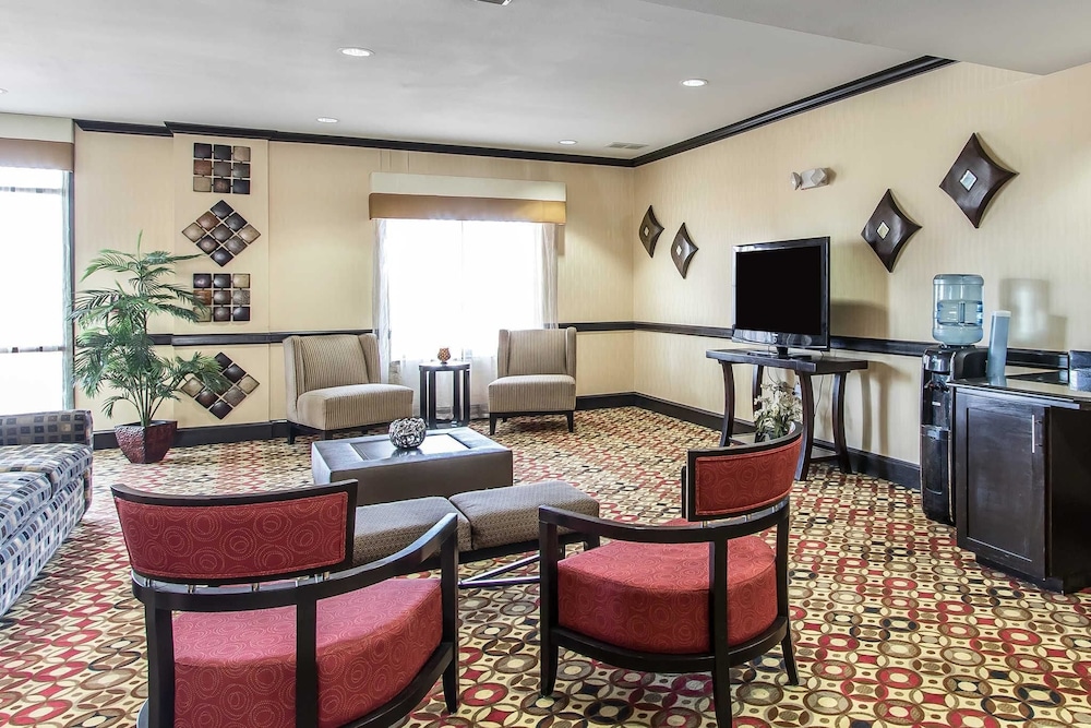 Comfort Suites Lawton Near Fort Sill 36/56