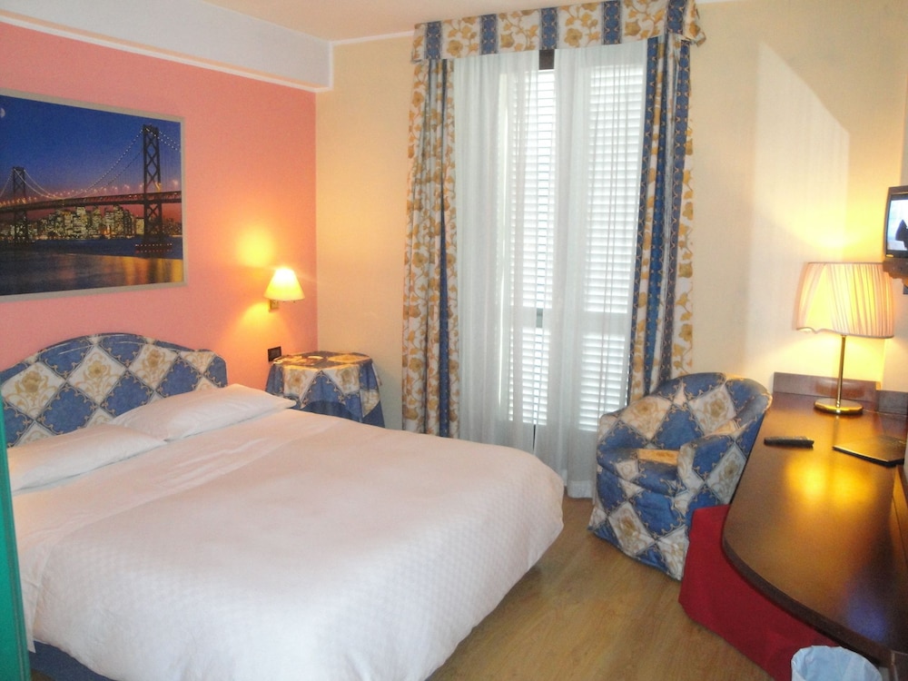 HOTEL DUE MONDI 12/29
