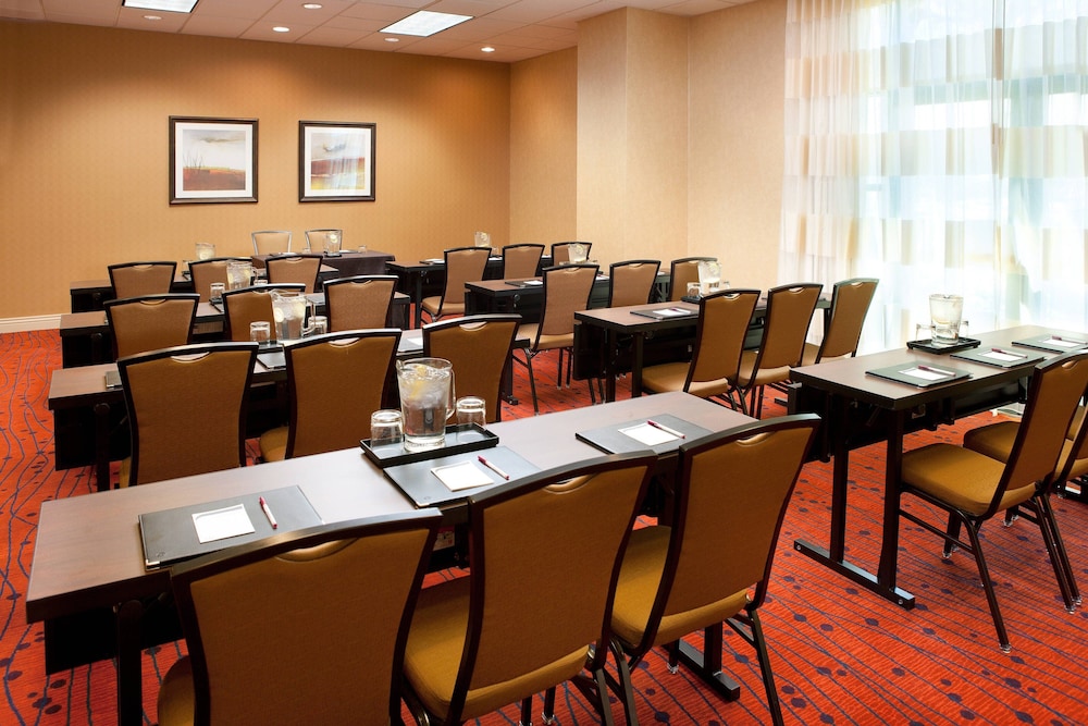 Residence Inn Las Vegas Hughes Center 35/48