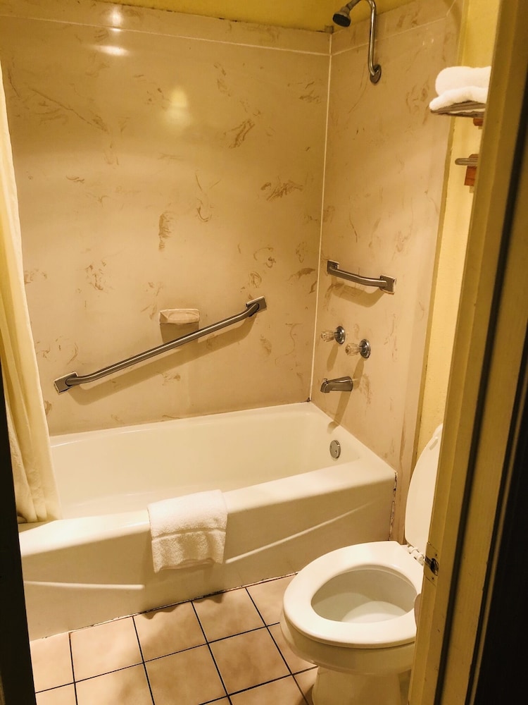 Americas Best Value Inn Suites 6/36