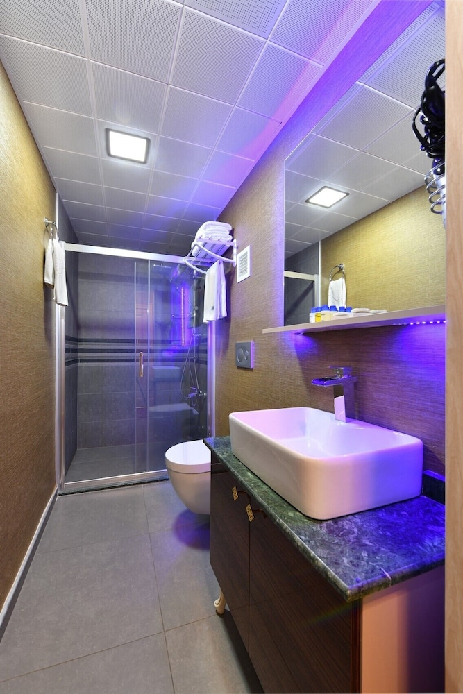 Sea Moon Hotel 50/50