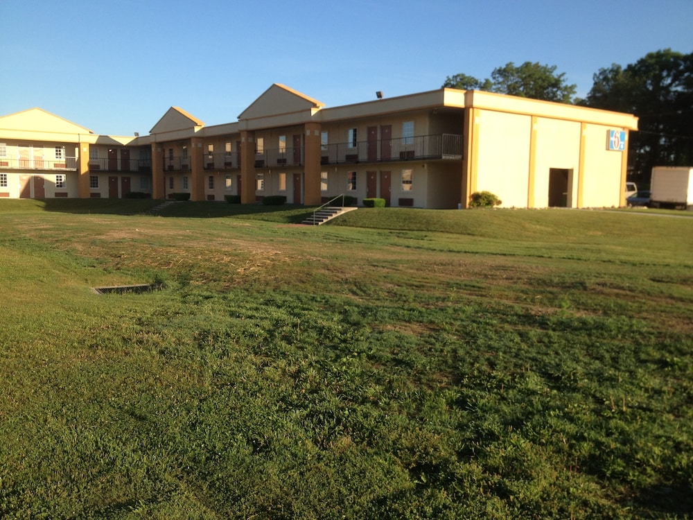Executive Inn 1/36