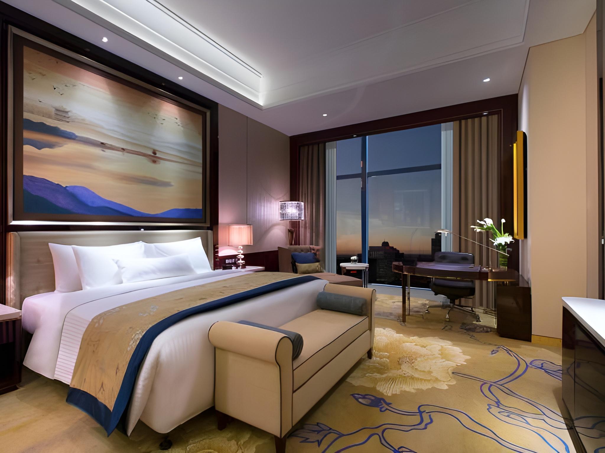 Deluxe, Executive, Queen Bed