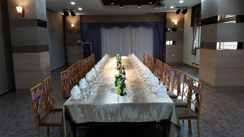 Hyunjin Tourist Hotel 58/72