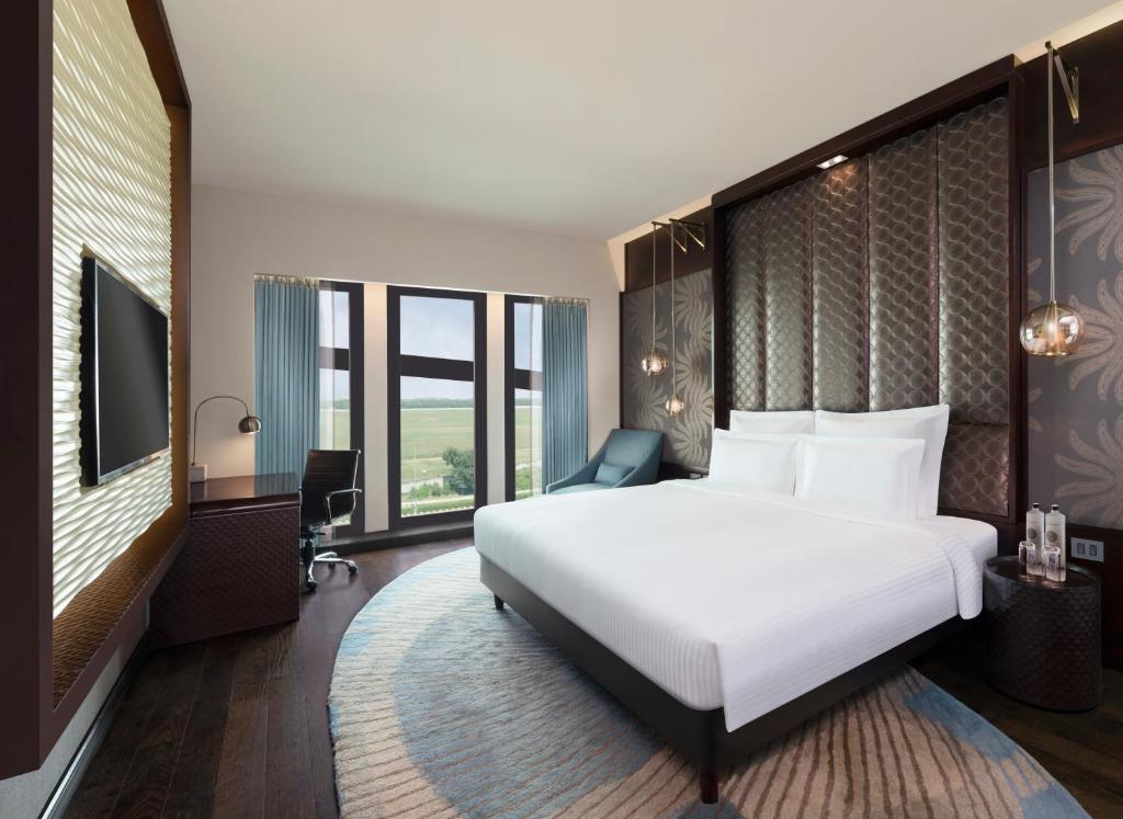 Superior, Suite, Pool View, Laundry, Lounge Access