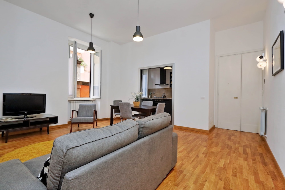 Traiano Charme - My Extra Home 11/20