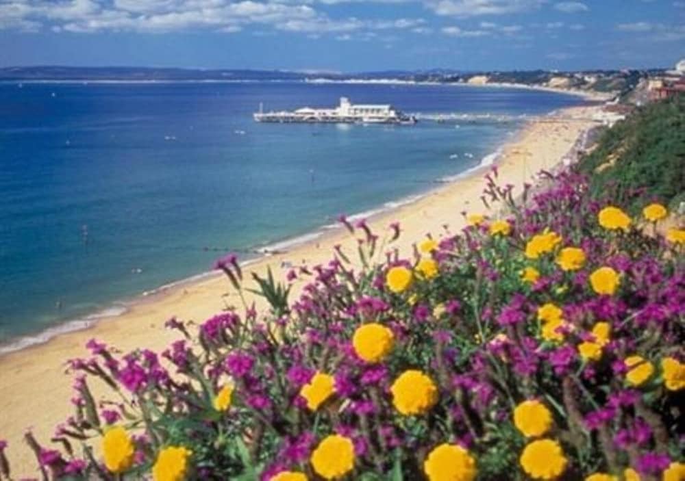 Brooklands Hotel Bed And Breakfast Bournemouth 24/32