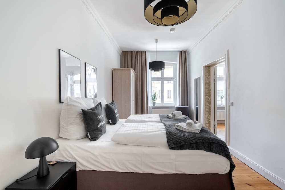 Schoenhouse Apartments 14/50