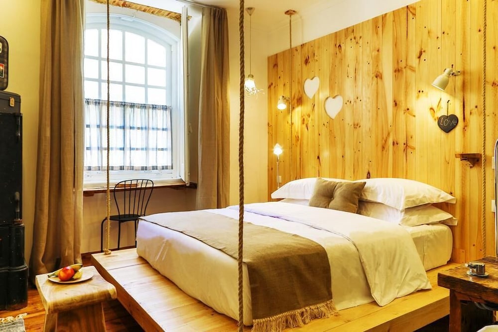 ROMANTIC, DOUBLE BED