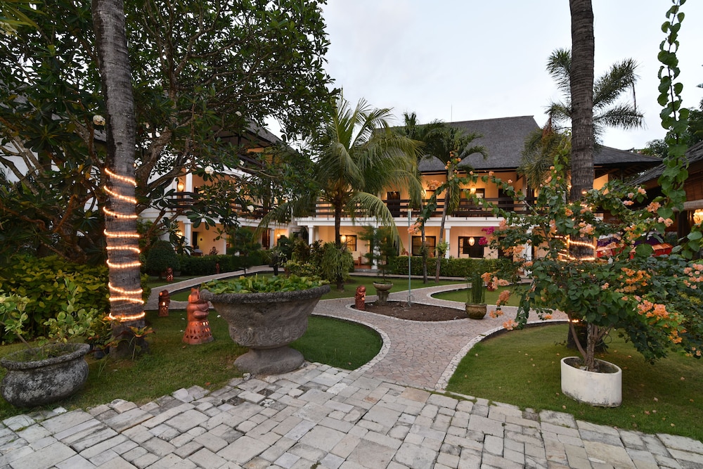 PALM GARDEN HOTEL 10/33
