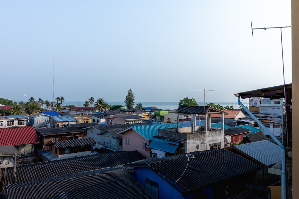 Chomsin Hua Hin Hotel 39/49