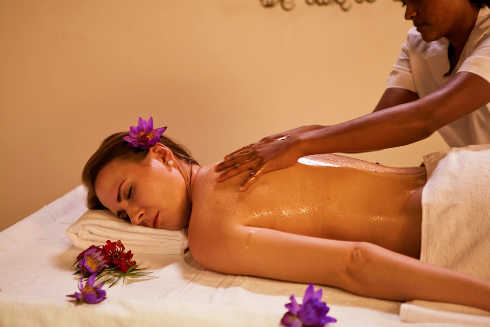 Amuna Ayurvedic Retreat 12/50
