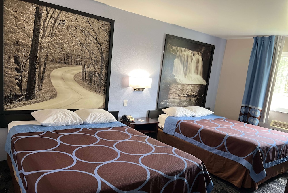 Super 8 by Wyndham Columbus IN 15/33