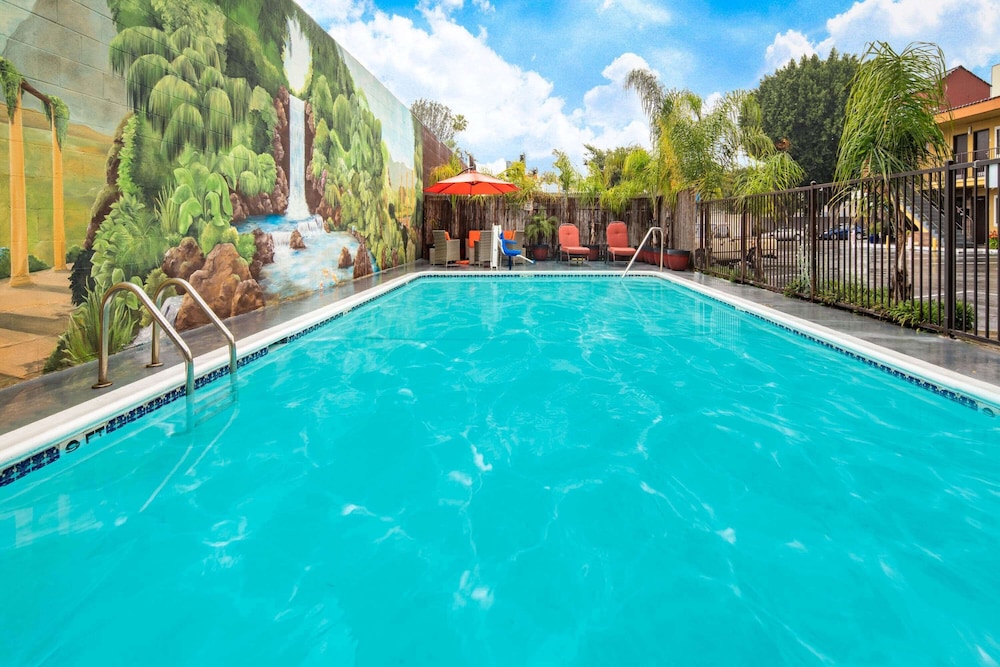 Travelodge By Wyndham Burbank-Glendale 22/28