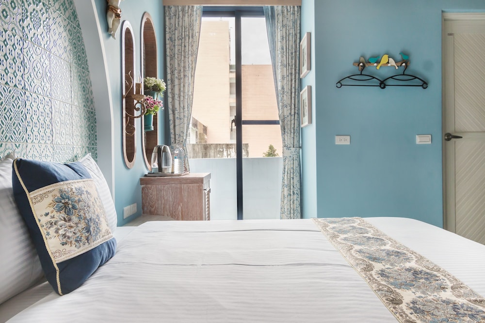 J.T World Funtrip B&B 7/44