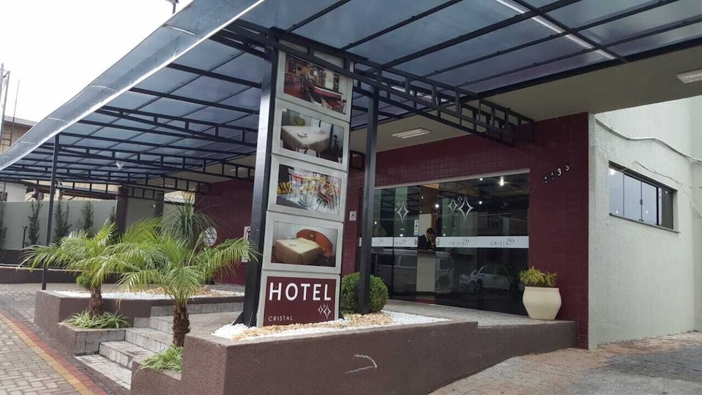 CRISTAL EXECUTIVE HOTEL 25/26