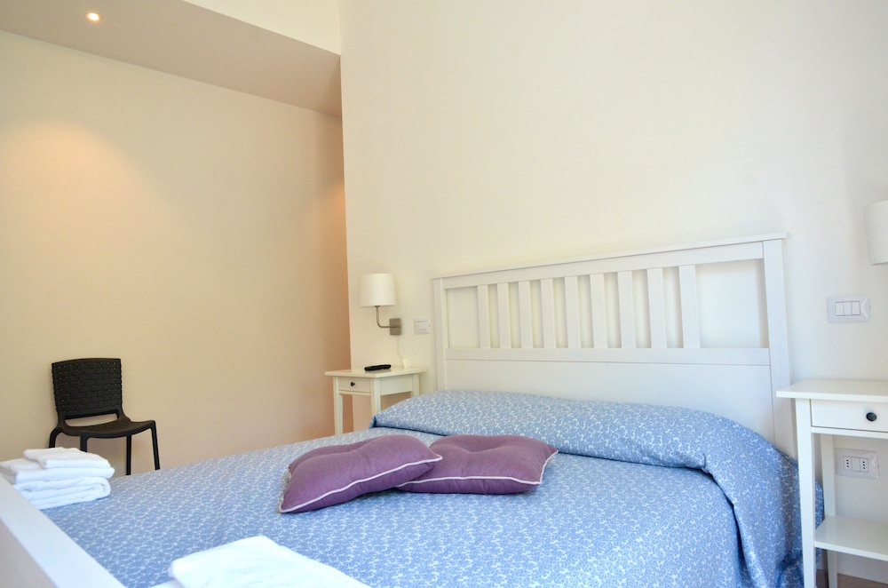 Petit Hotel 9/50