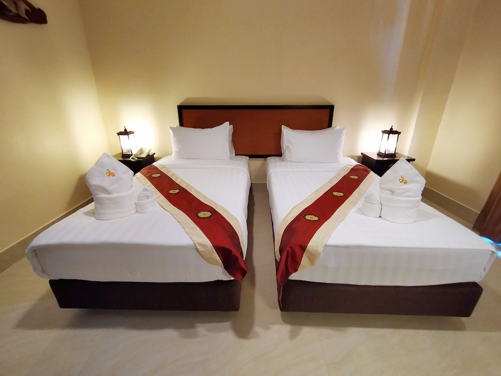 Rayong Lanna Hotel 11/56