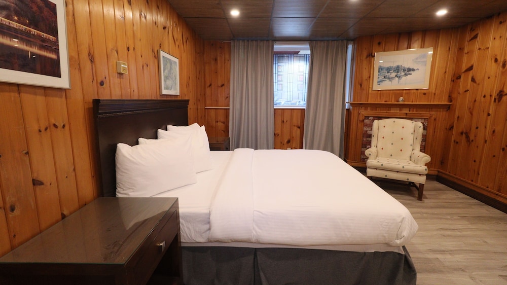 Algonquin Lakeside Inn 3/50