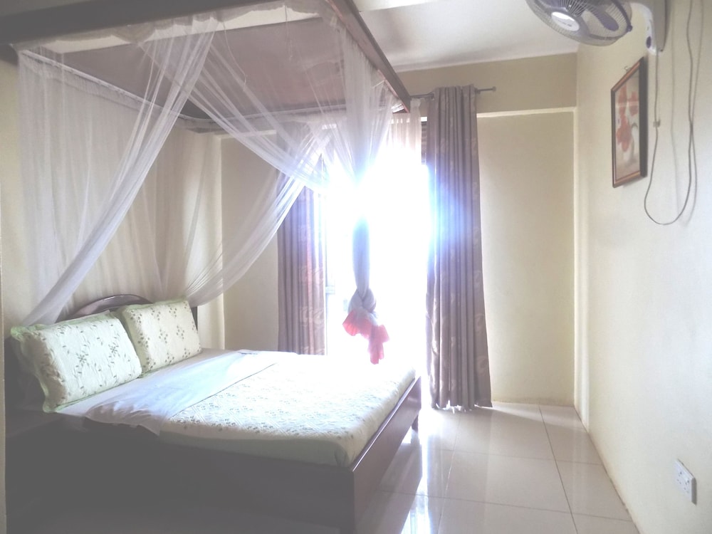 ROOM, DOUBLE BED