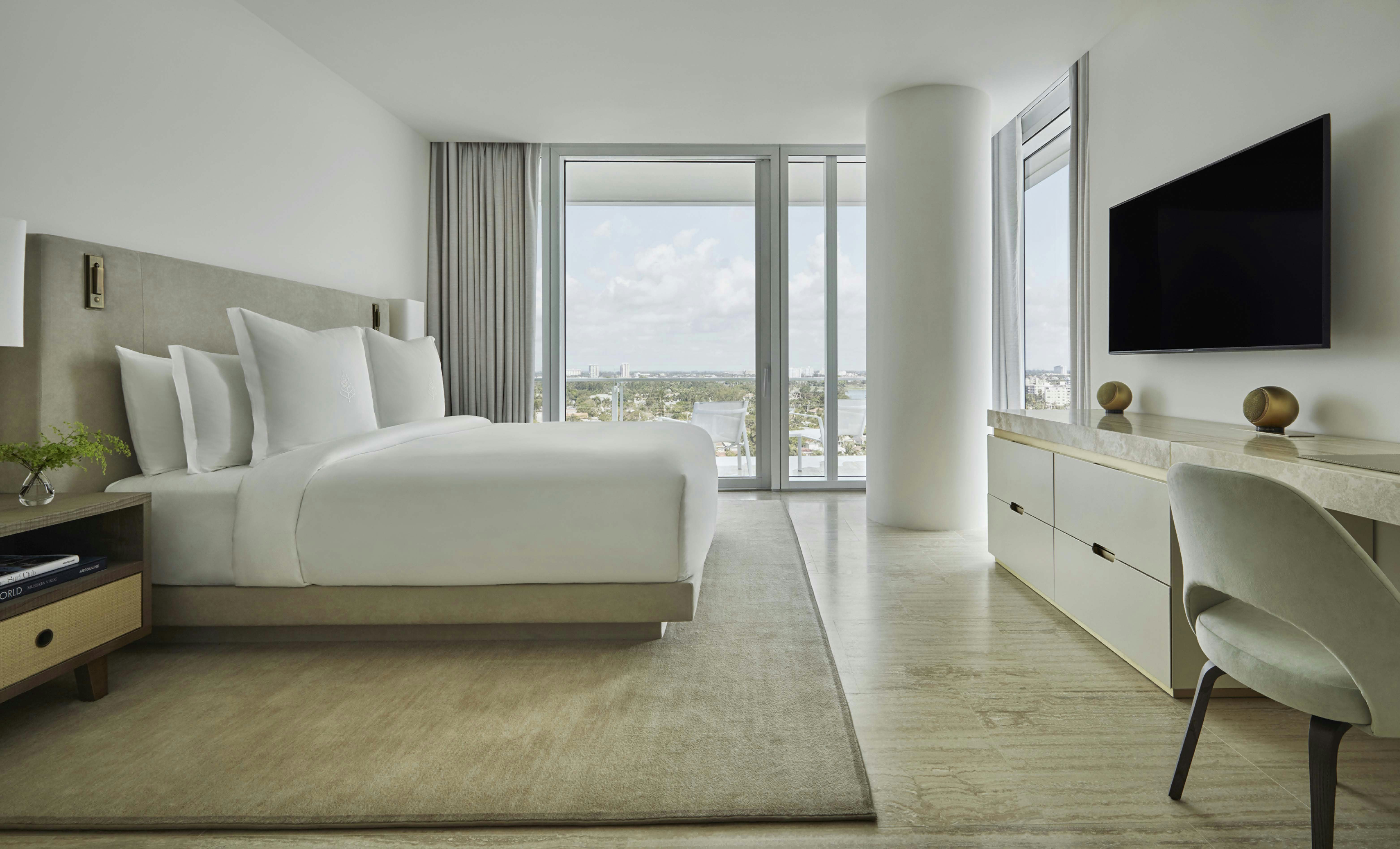 2 Bedrooms, Suite, City View