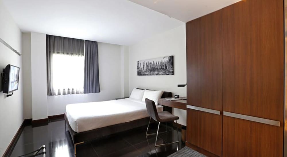 S33 Compact Sukhumvit Hotel 40/78