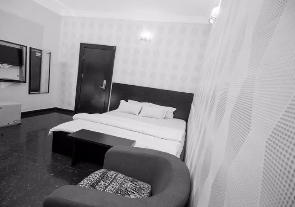 Grace Manor Hotels And Suites 11/23
