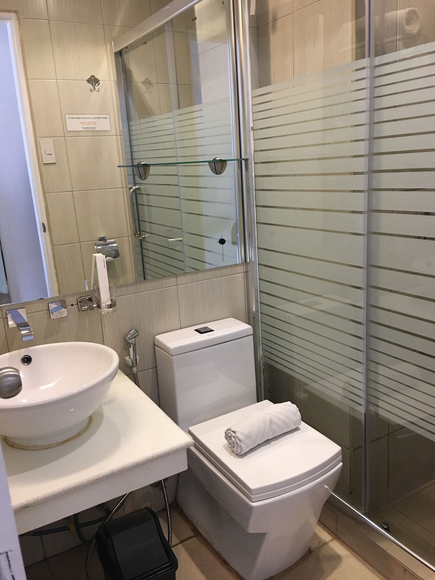 Deluxe, Regency Grand Suites 6/10