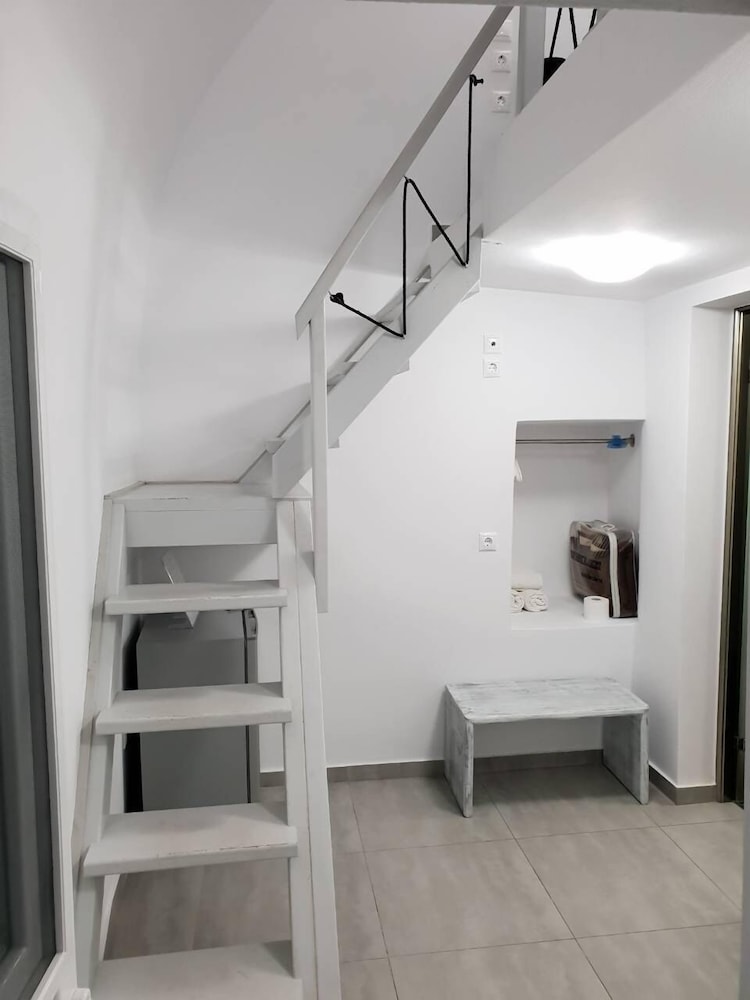 Leta Santorini 31/50
