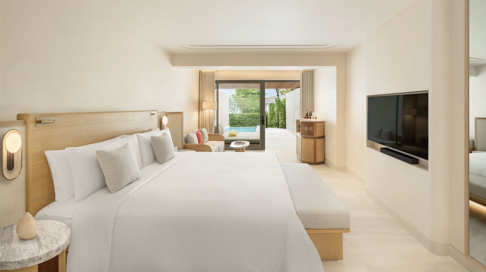 Reserve, Pool, Suite, King Bed