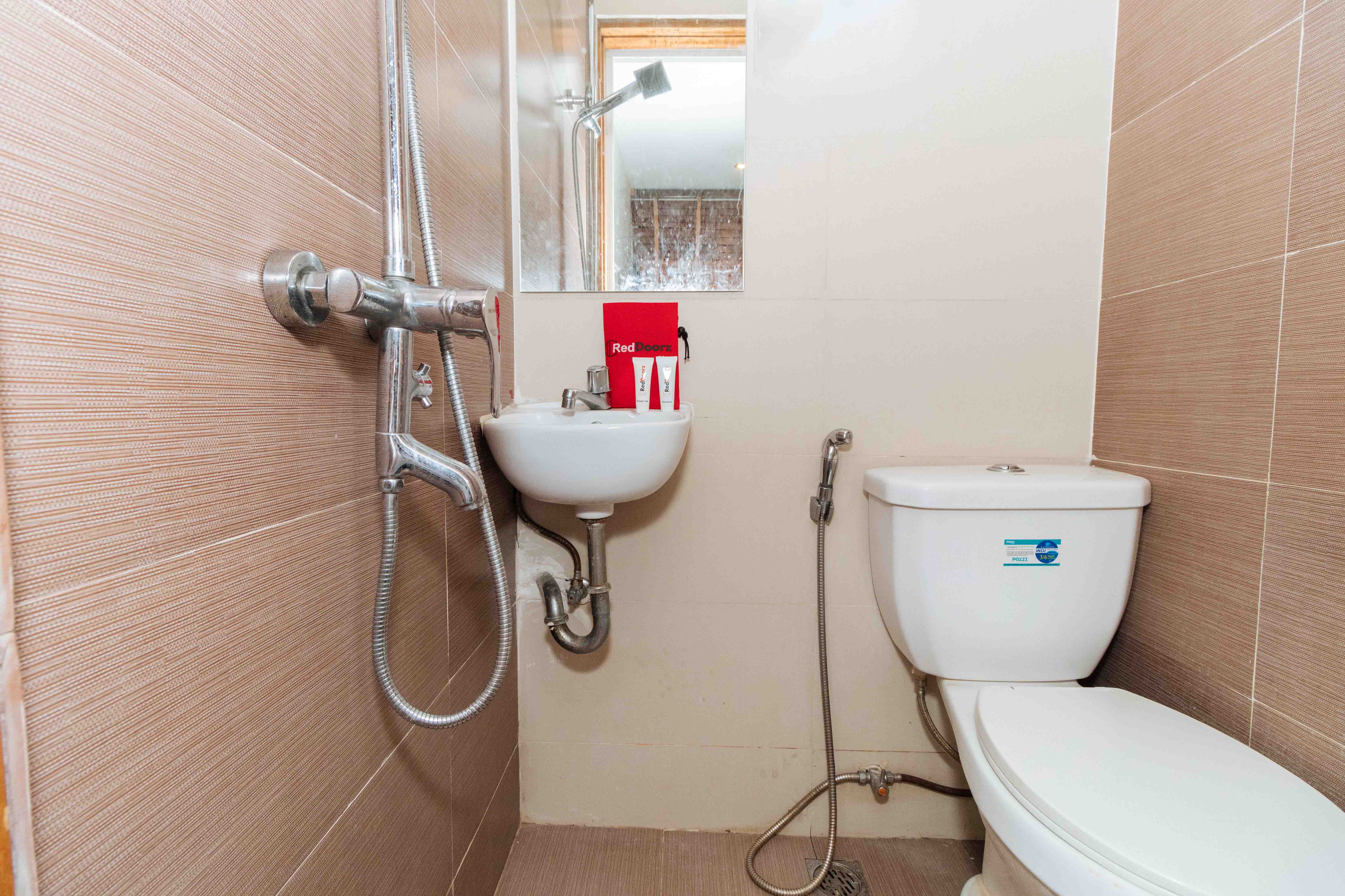 RedDoorz @ DBuilders Rooms Ph1 Taguig 28/28