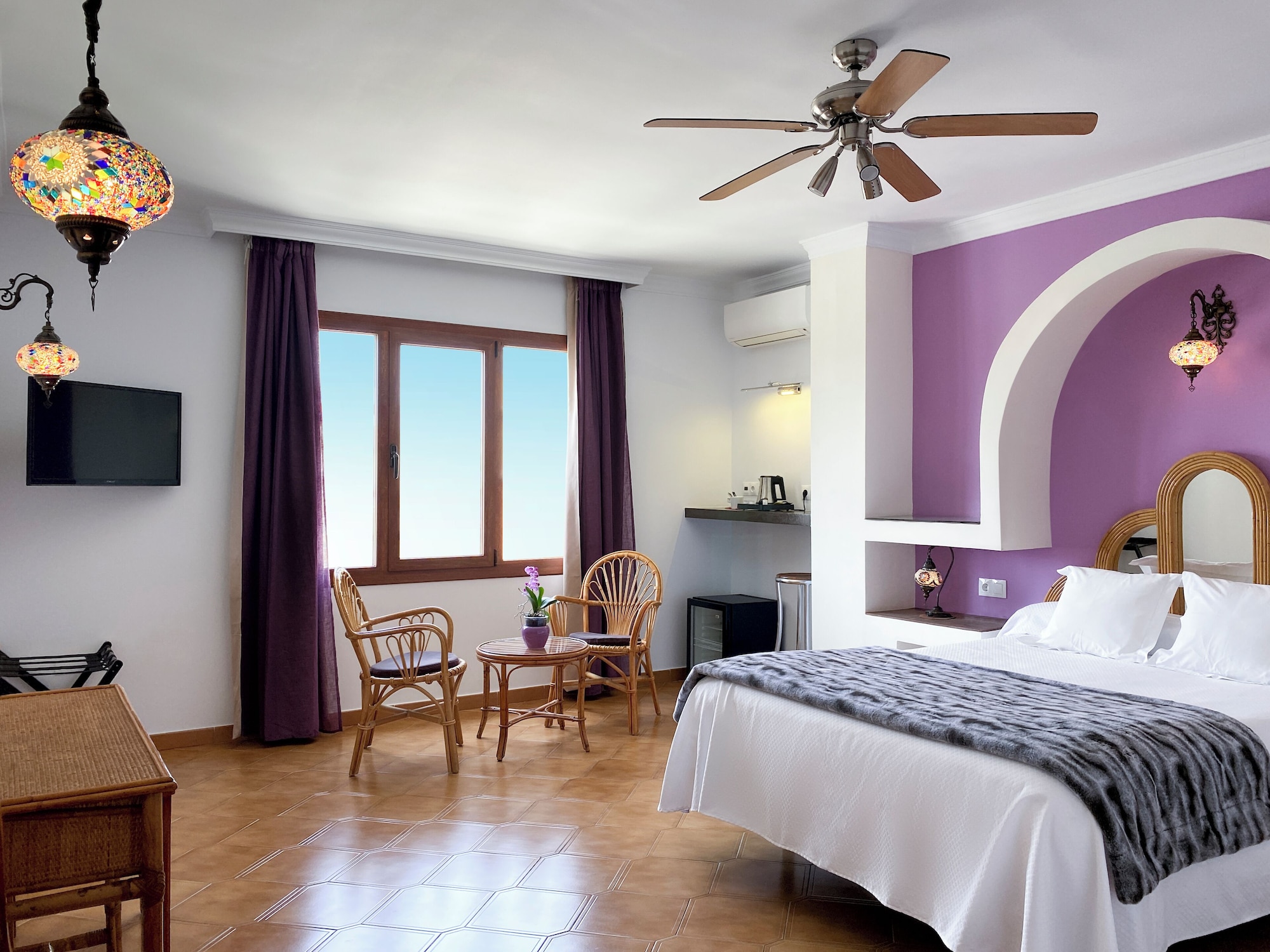 DELUXE, DOUBLE BED