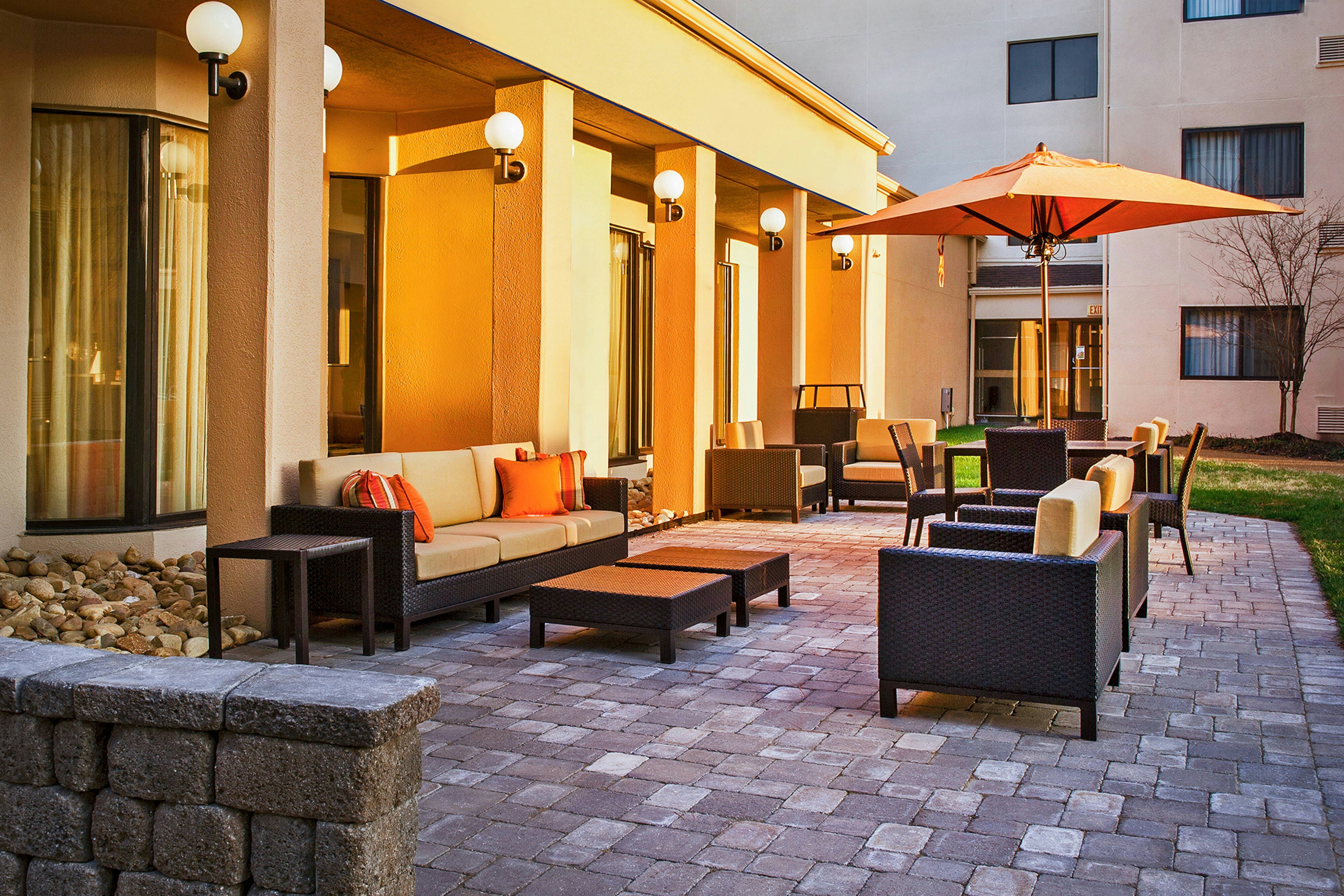 Courtyard Hampton 6/18
