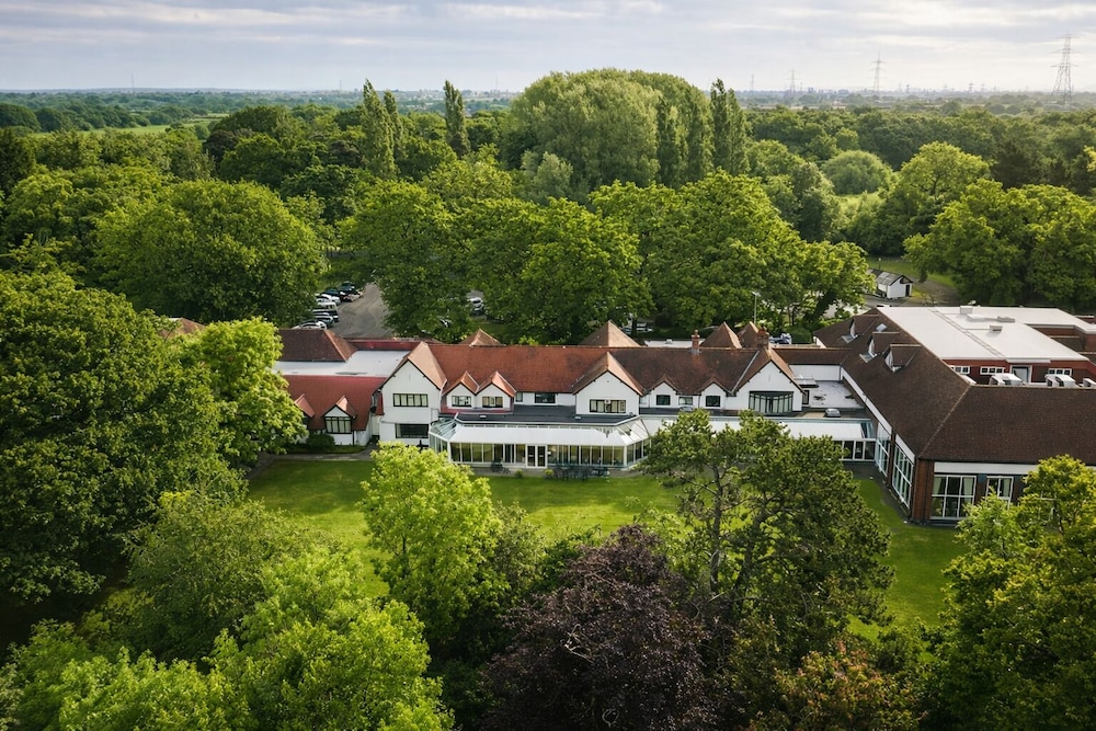 Macdonald Craxton Wood Hotel 54/60