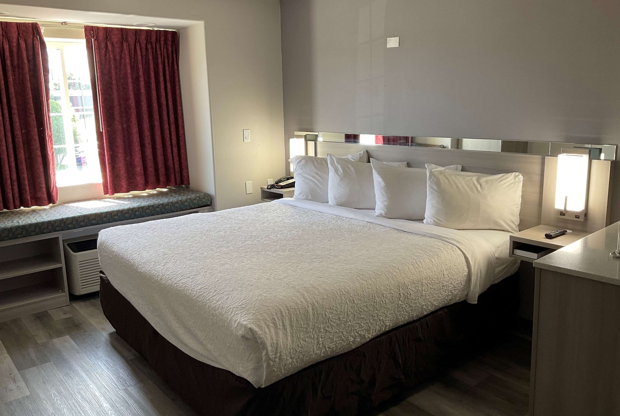 جناح استوديو بسرير كوين، Microtel Inn And Suites Clarksville 2/5