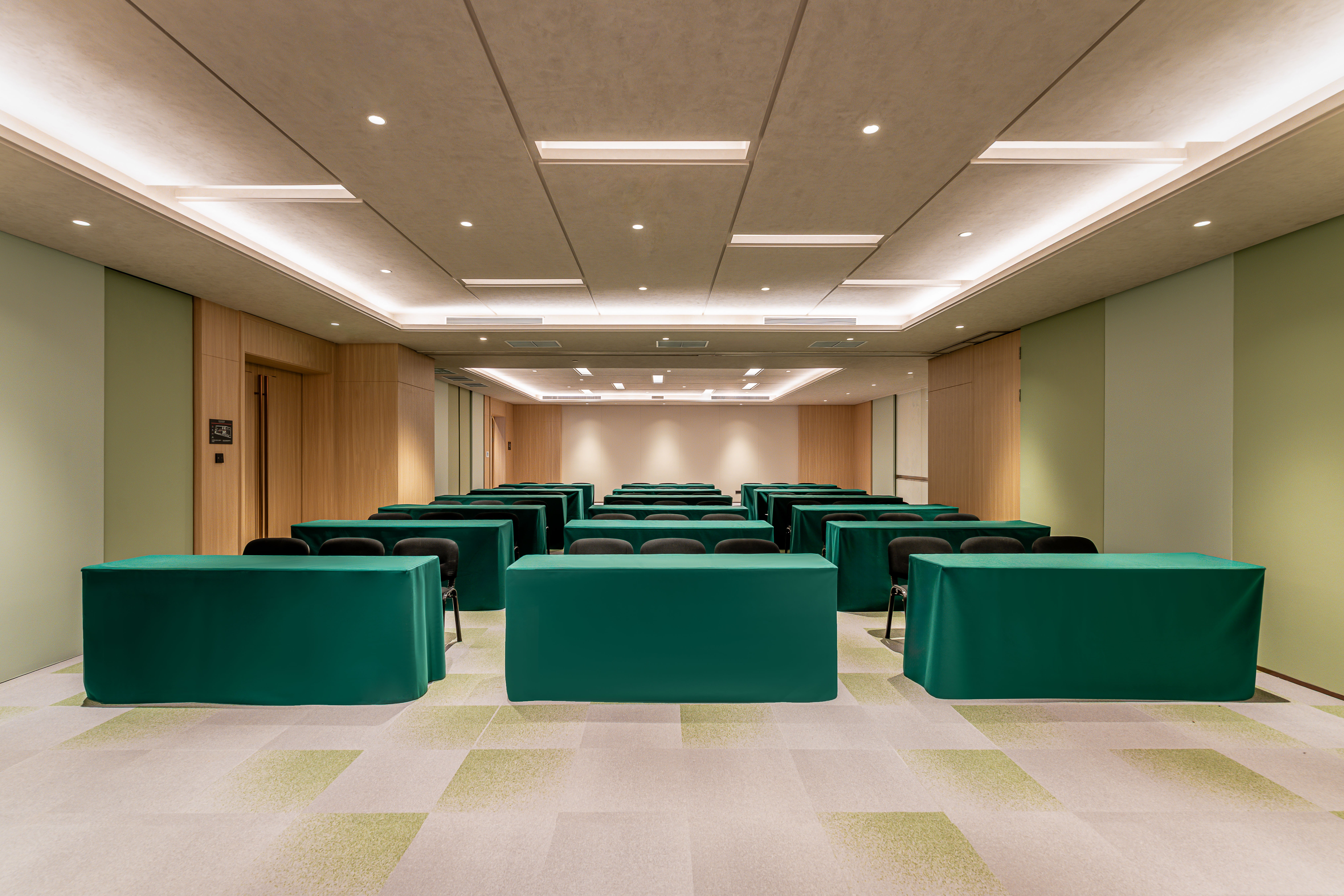 EVEN Hotel Hangzhou Yintai City by IHG 17/18