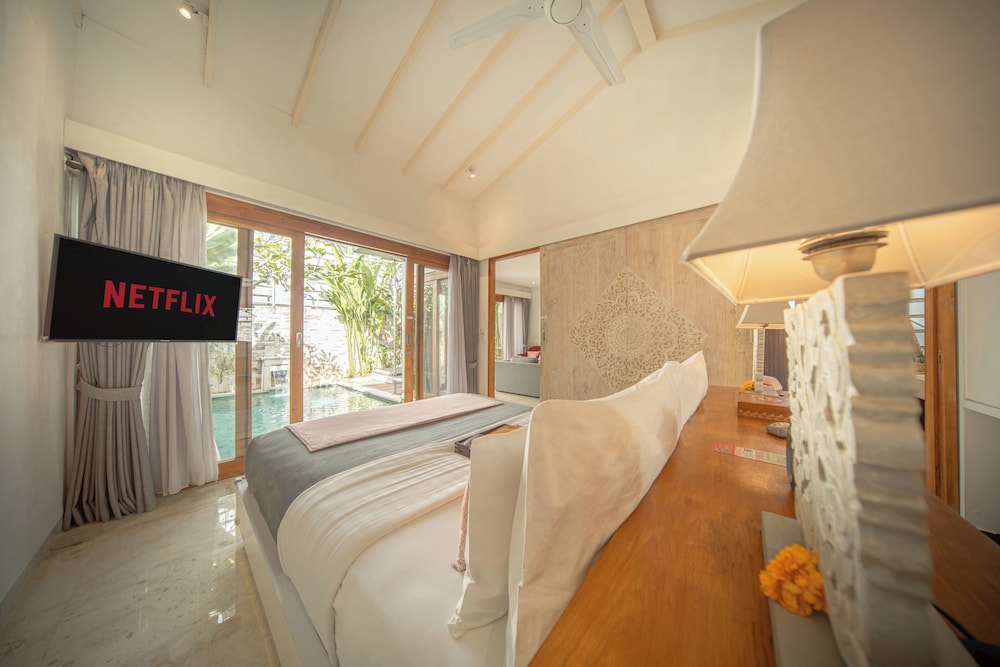 The Jimbaran Beach Villa by Ini Vie Hospitality 14/50
