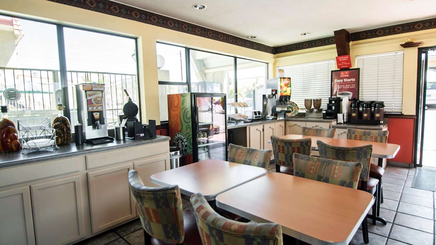 Super 8 by Wyndham Albuquerque Downtown 12/15