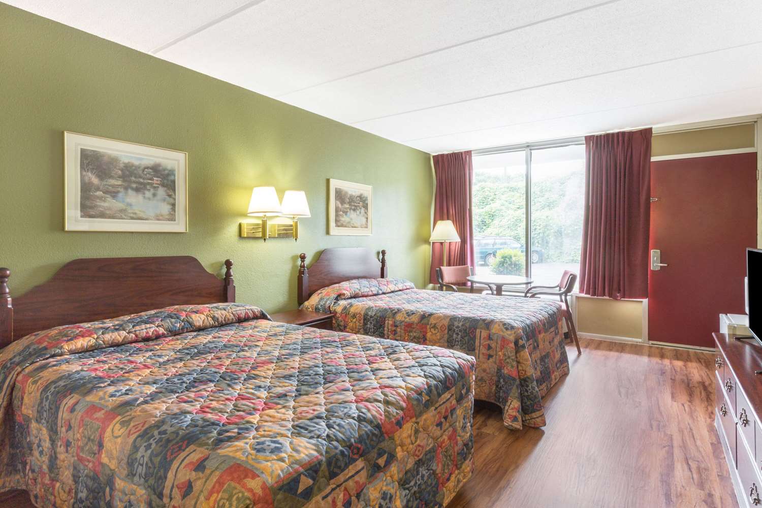 Super 8 By Wyndham Kingsport /I-81 13/28