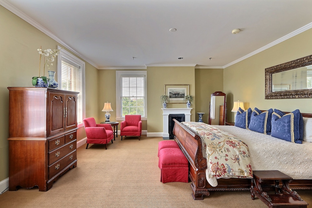 The Presidents Quarters Inn 49/76