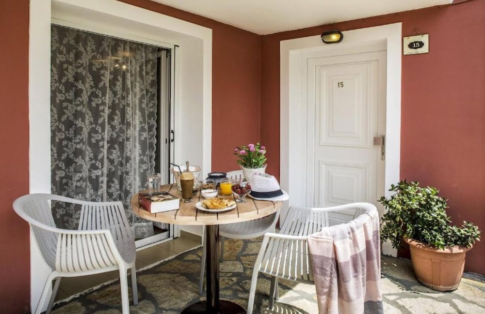 Vassilis Guest House 24/40