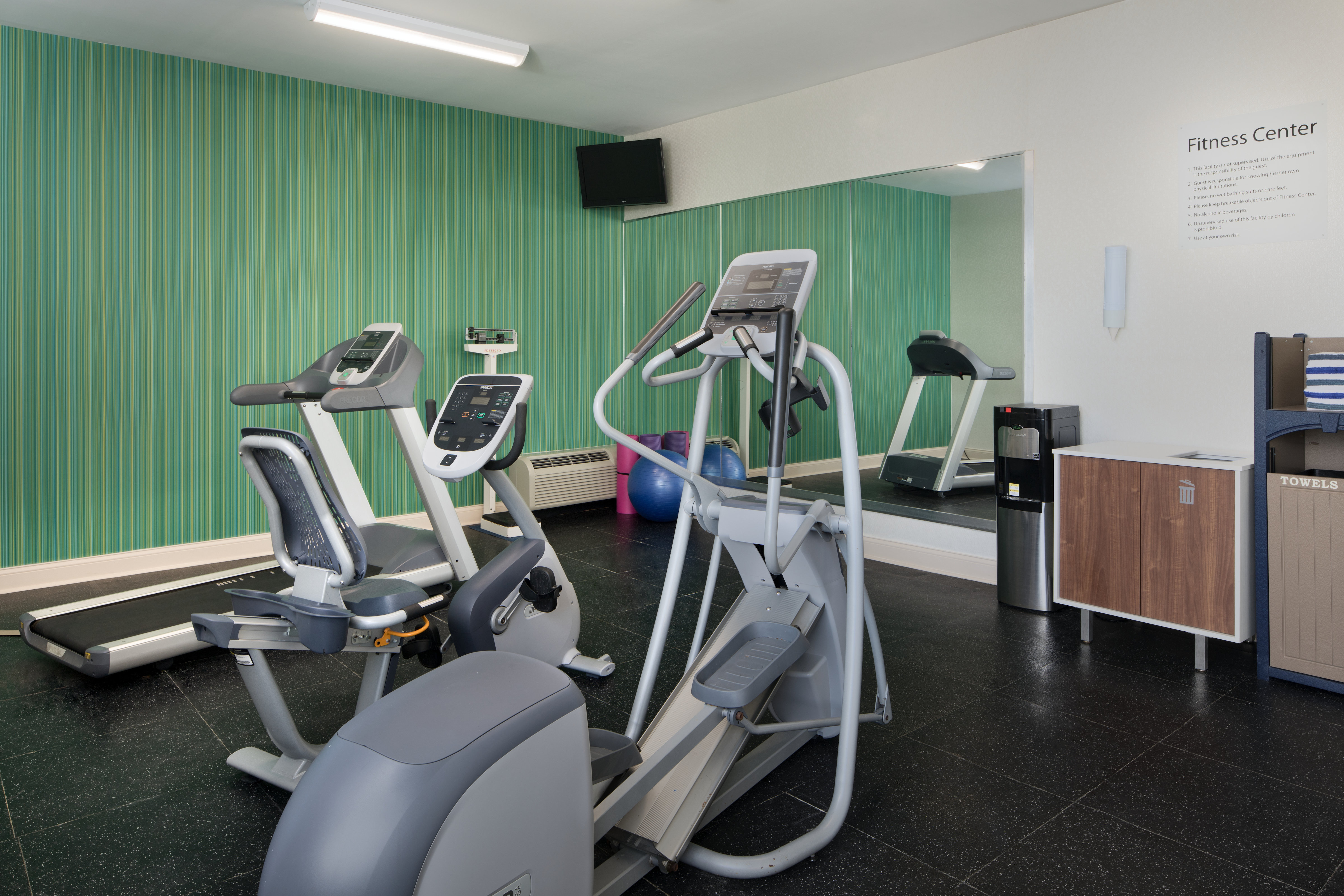 Holiday Inn Express Louisville Northeast 19/29