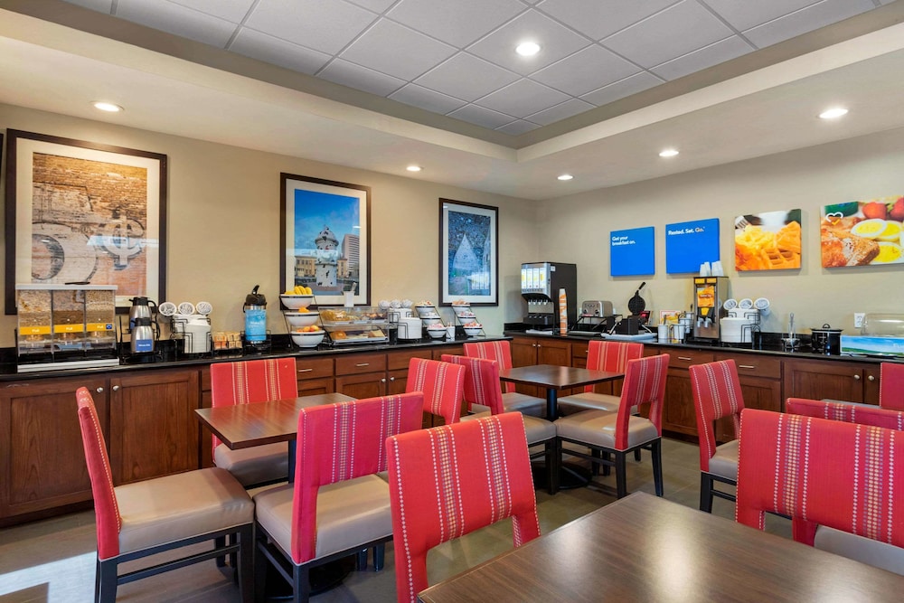 Comfort Inn and Suites Port Arthur Port Neches 26/33