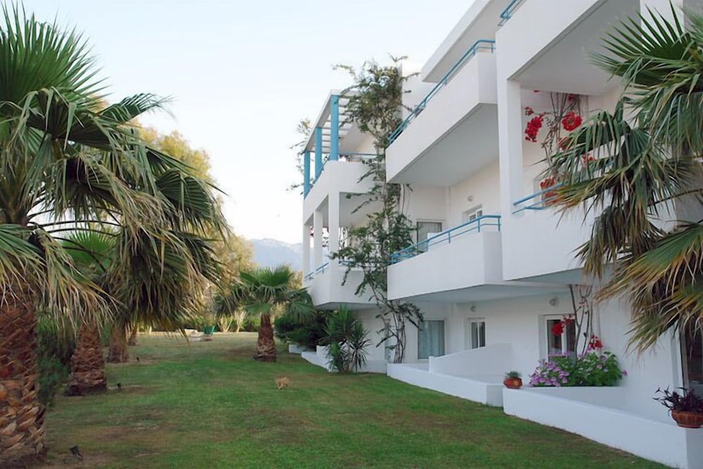 Irina Beach Hotel 62/68