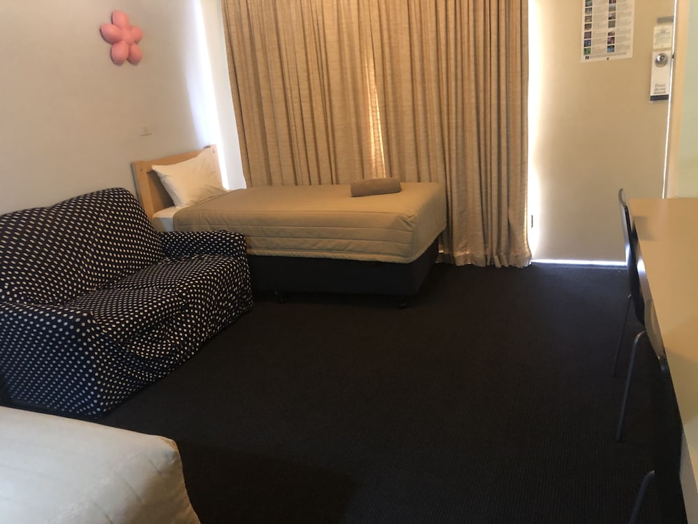 Country Comfort Cowra 26/44