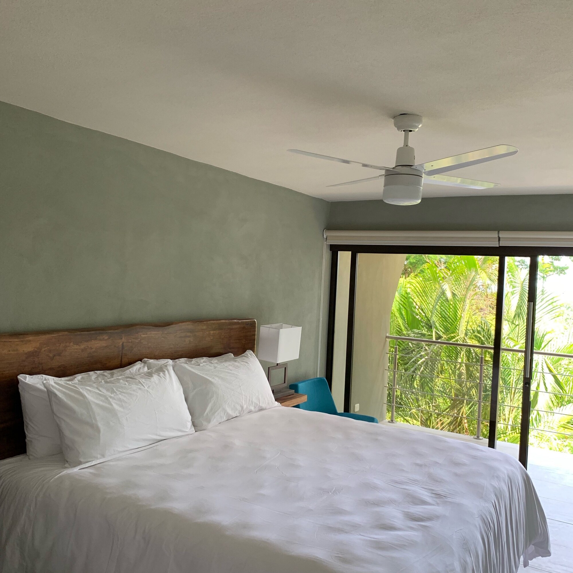 Breeze, King Bed, Partial Sea View